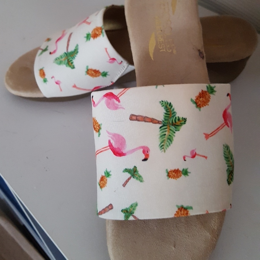 Aerosols wedge sandals